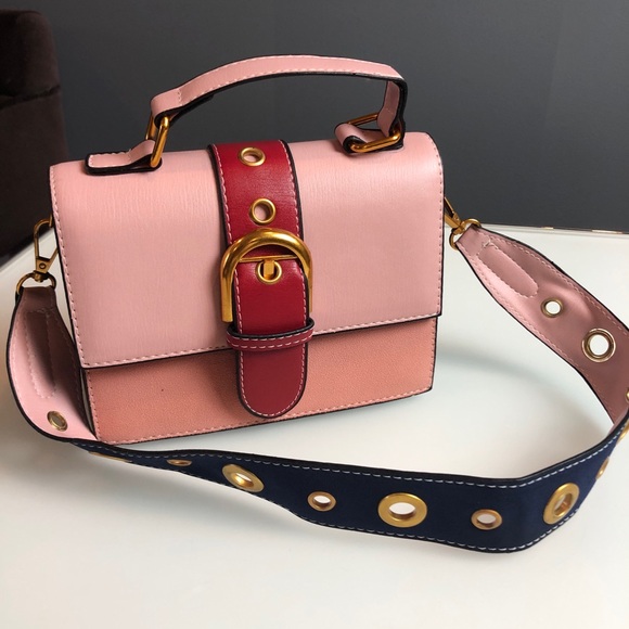 CindyLBB Handbags - 💖 NEW Pink Vegan Leather Crossbody Bag 💖
